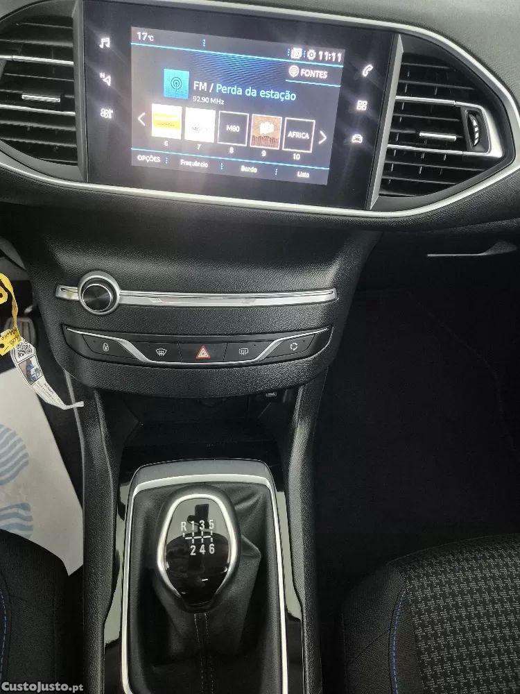 Peugeot 308 1.5 bluehdi style — fotografia 2