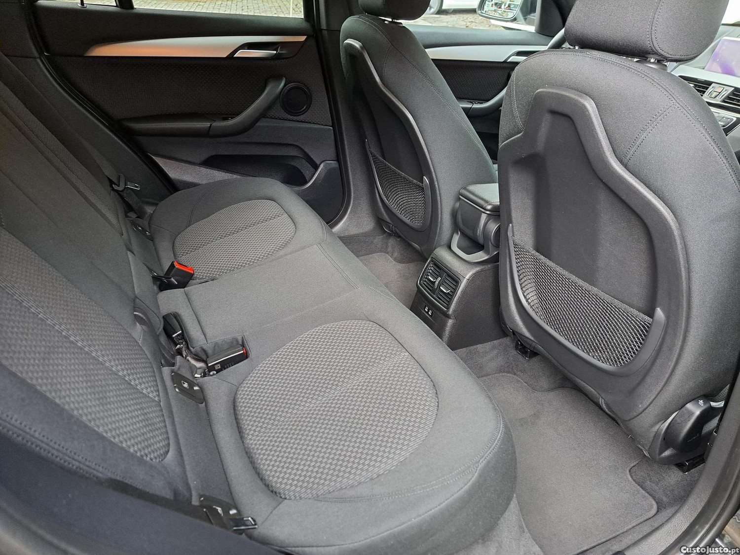 BMW X1 25 e xDrive Corporate Edition — fotografia 8