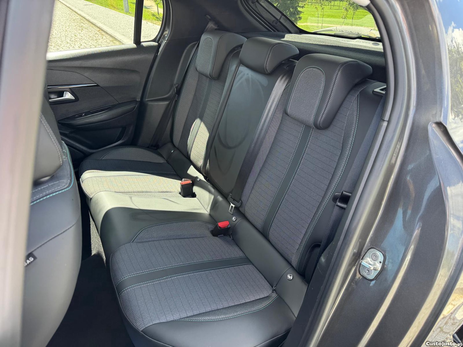 Peugeot 208 1.2 Allure Pack — fotografia 2