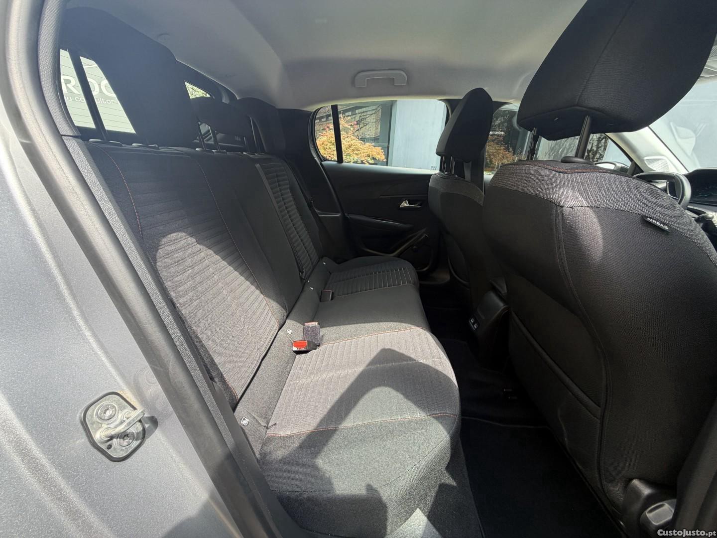 Peugeot e-208 50 kWh Active Pack — fotografia 16
