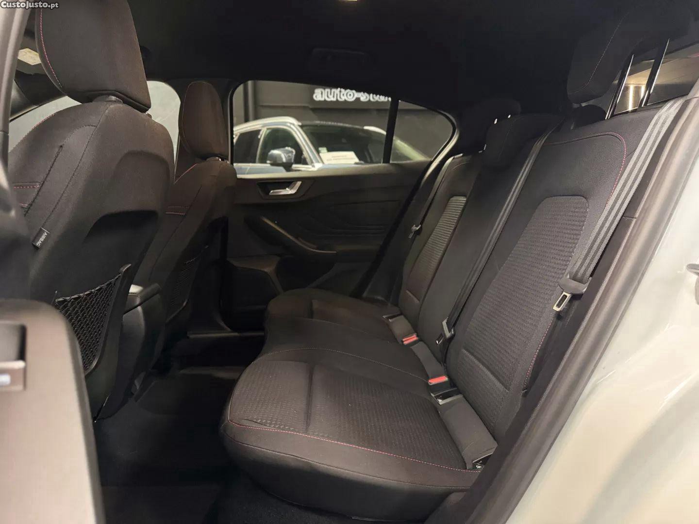 Ford Focus 1.0 ecoboost mhev st-line design sip — fotografia 3