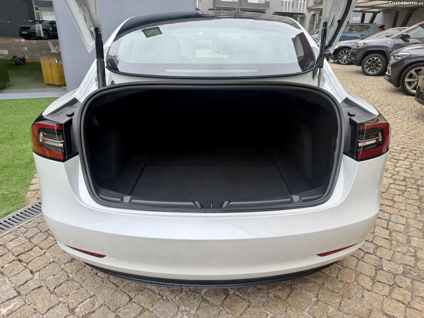 Tesla Model 3 Standard Range Plus RWD — fotografia 10