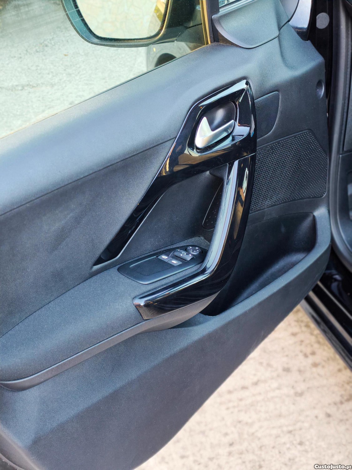 Peugeot 208 1.2L 82 5P — photo 4
