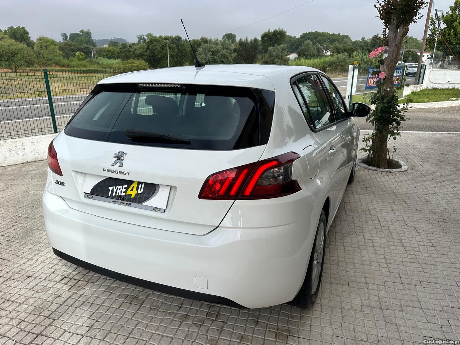Peugeot 308 1.5 BlueHDi Style — fotografia 14