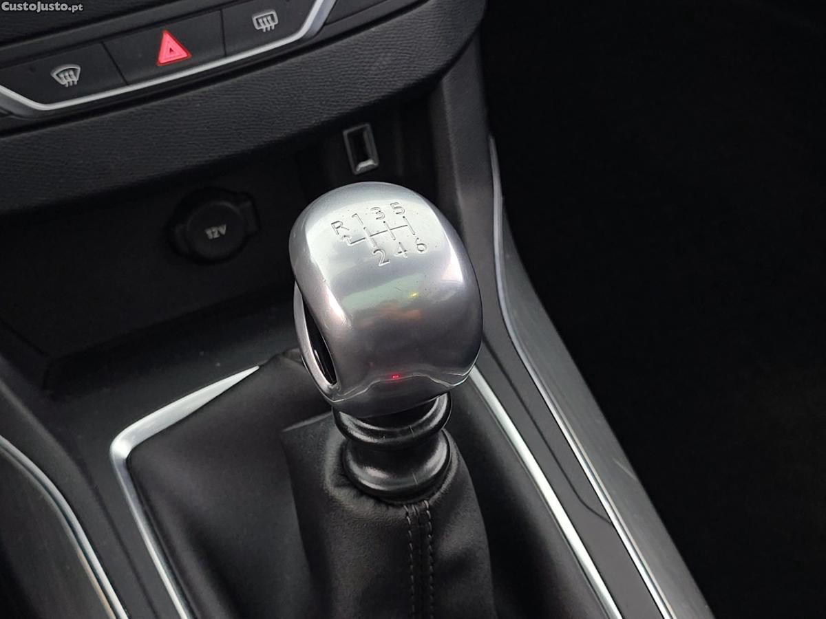 Peugeot 308 1.2 PureTech Allure — fotografia 5