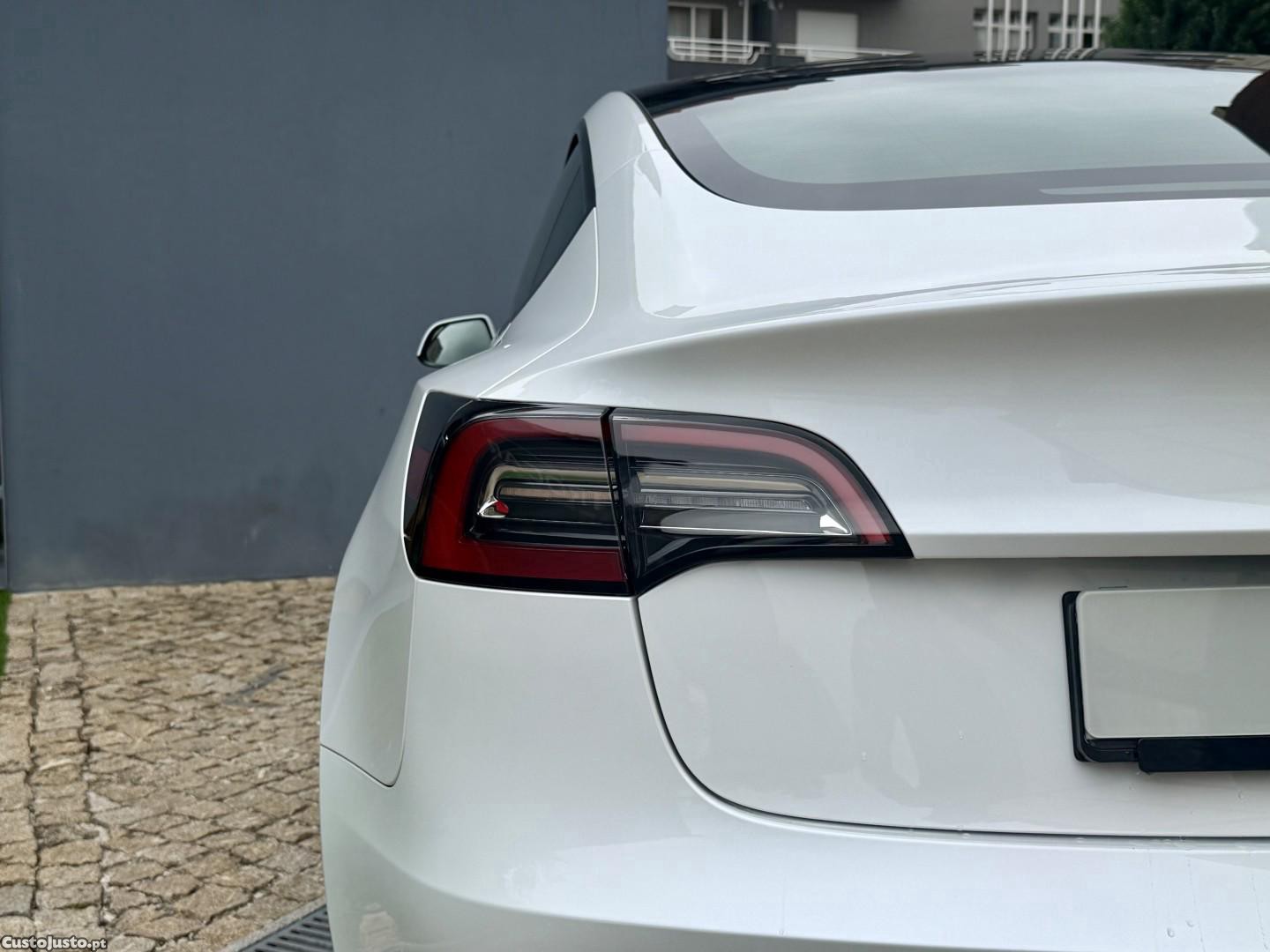 Tesla Model 3 Standard Range Plus RWD — fotografia 4