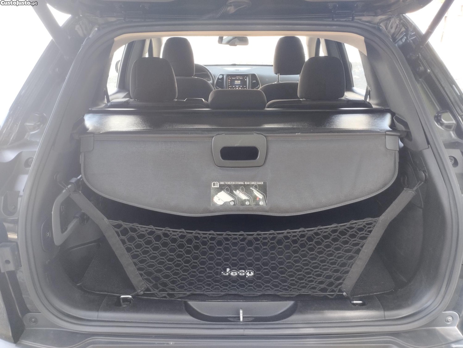 Jeep Cherokee 2.0 MJD LONGITUDE - NACIONAL - C/ GARANTIA - "C/ Gancho de Reboque" — fotografia 17