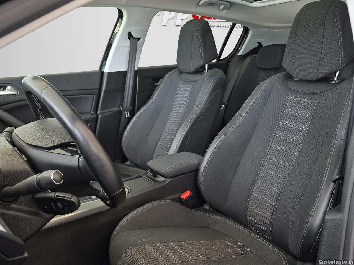 Peugeot 308 1.2 PureTech Allure — fotografia 16