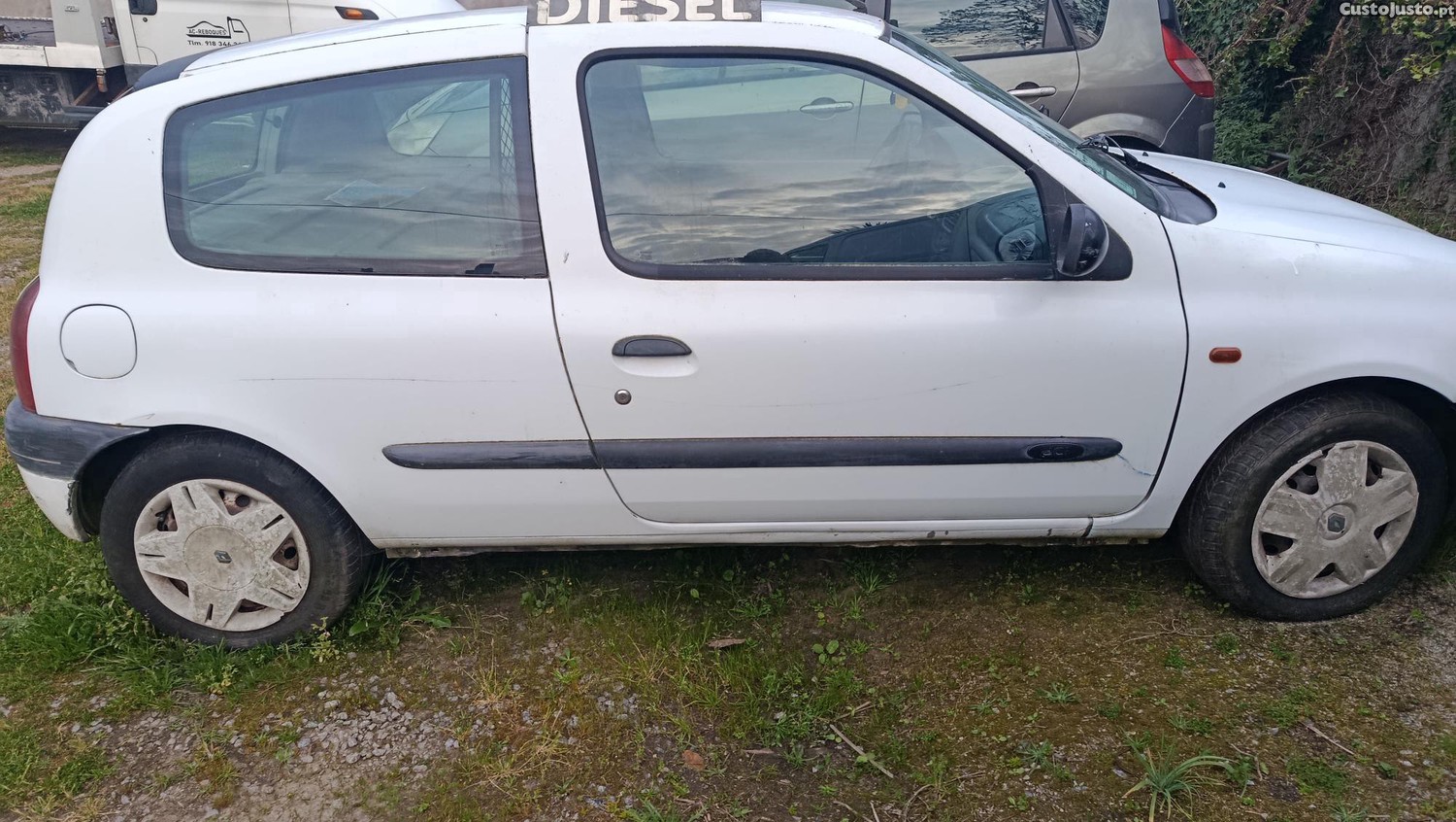 Renault Clio 1.5dci van com pequenos reparos ler — fotografia 2