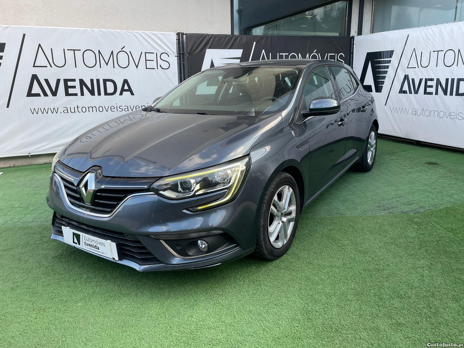 Renault Mégane 1.5 Blue dCi Limited EDC — fotografia 17