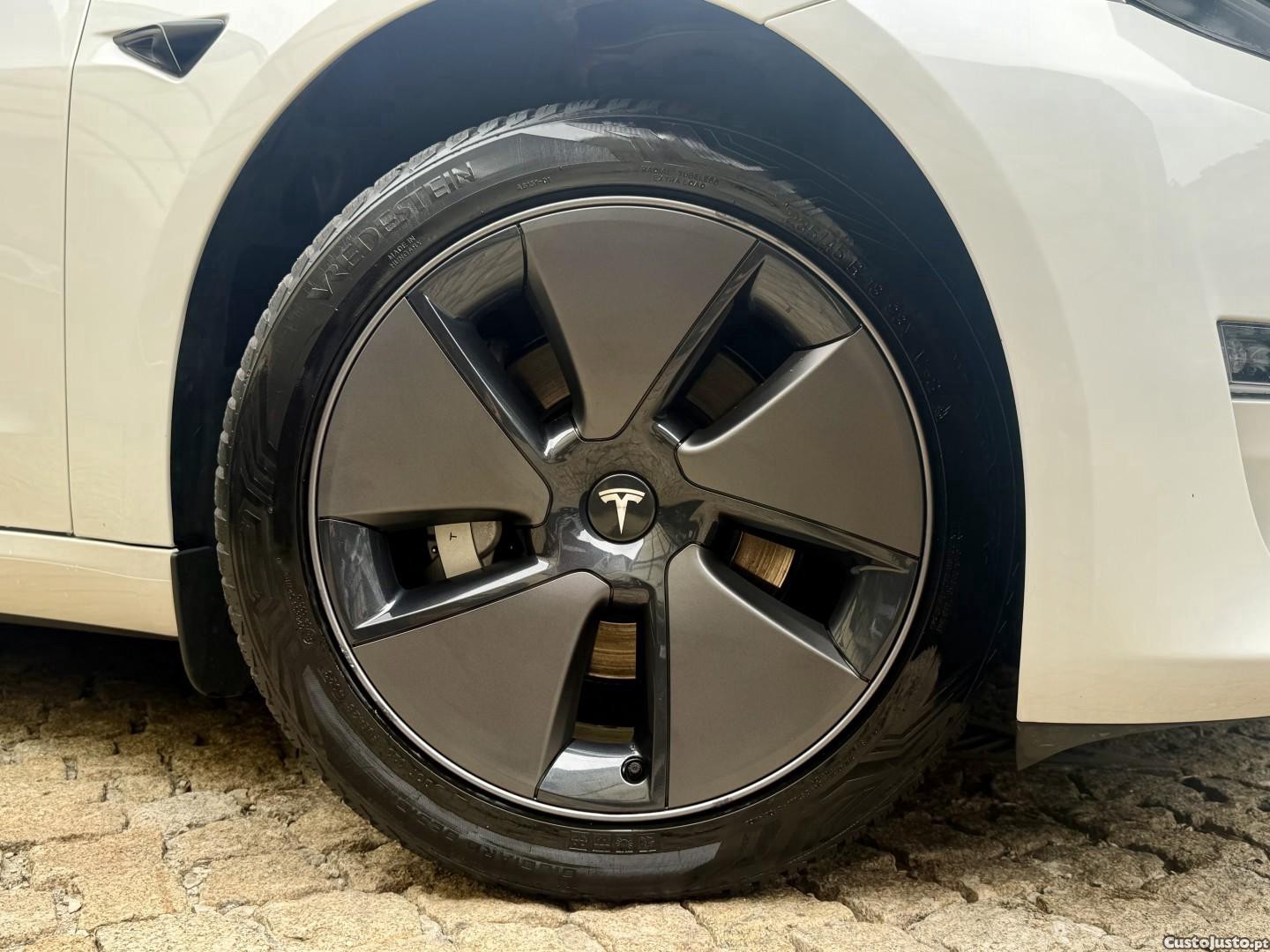 Tesla Model 3 Standard Range Plus RWD — fotografia 24