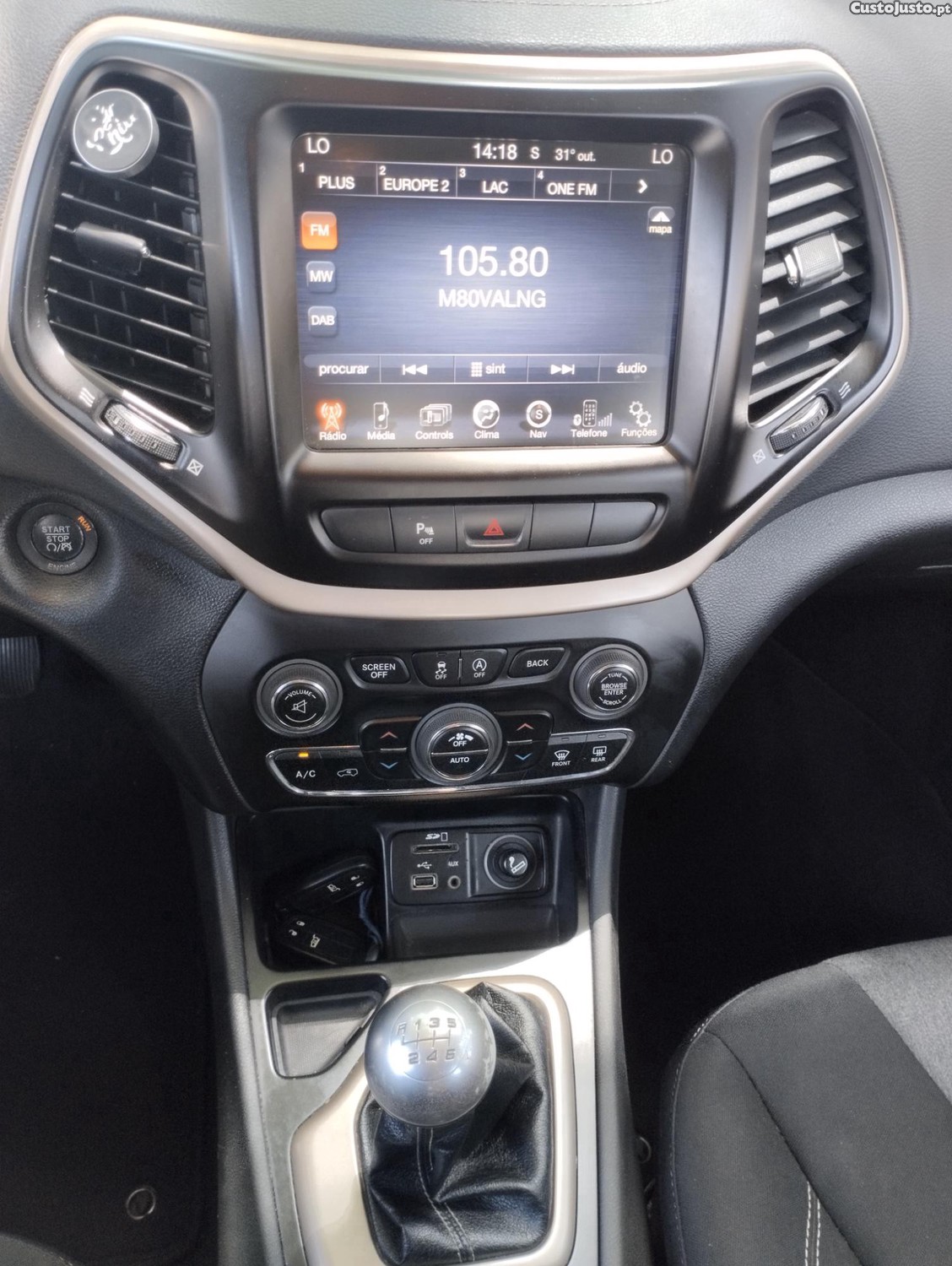 Jeep Cherokee 2.0 MJD LONGITUDE - NACIONAL - C/ GARANTIA - "C/ Gancho de Reboque" — fotografia 7