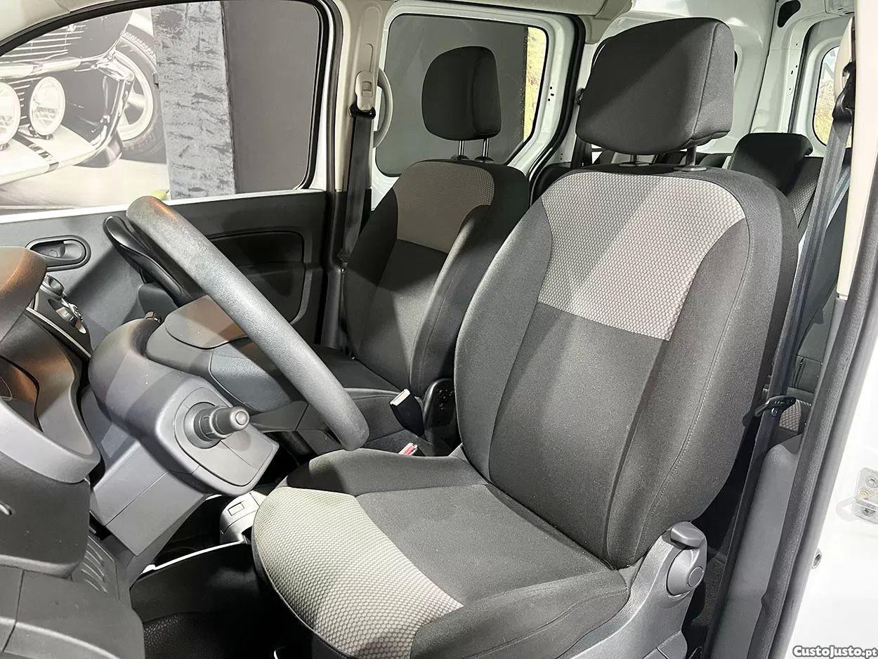 Renault Kangoo Z.e. 33 — fotografia 14