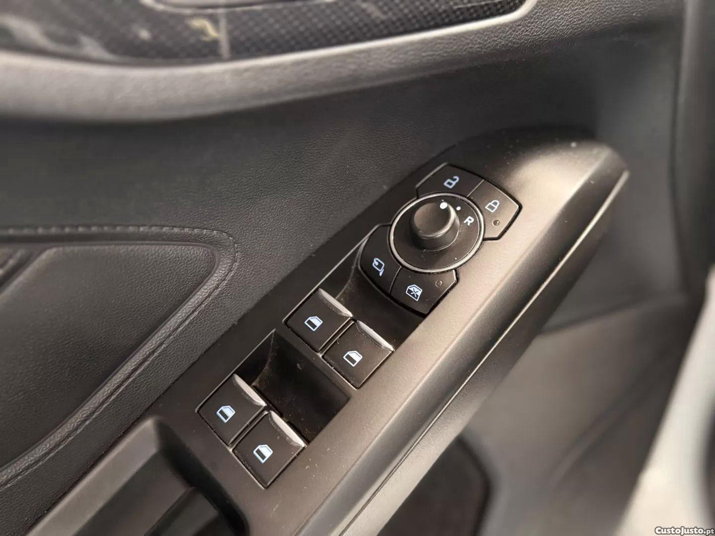 Ford Focus 1.0 ecoboost mhev st-line design sip — fotografia 9