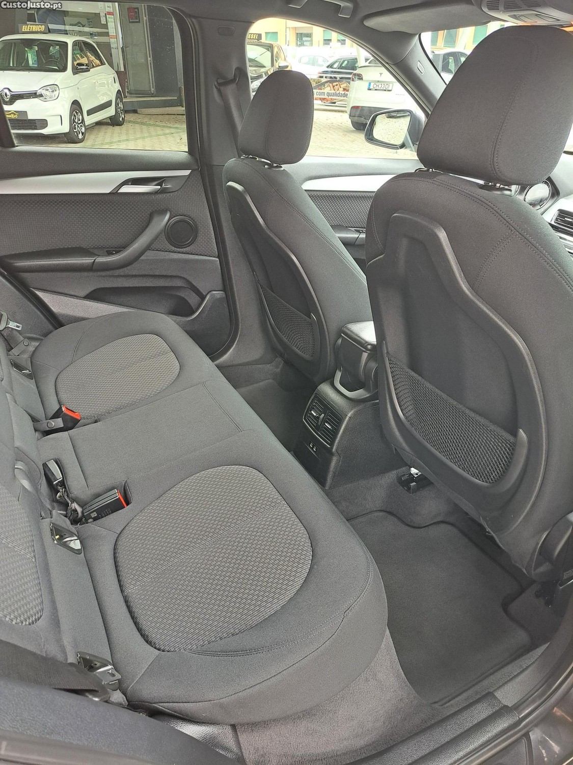 BMW X1 25 e xDrive Corporate Edition — fotografia 9