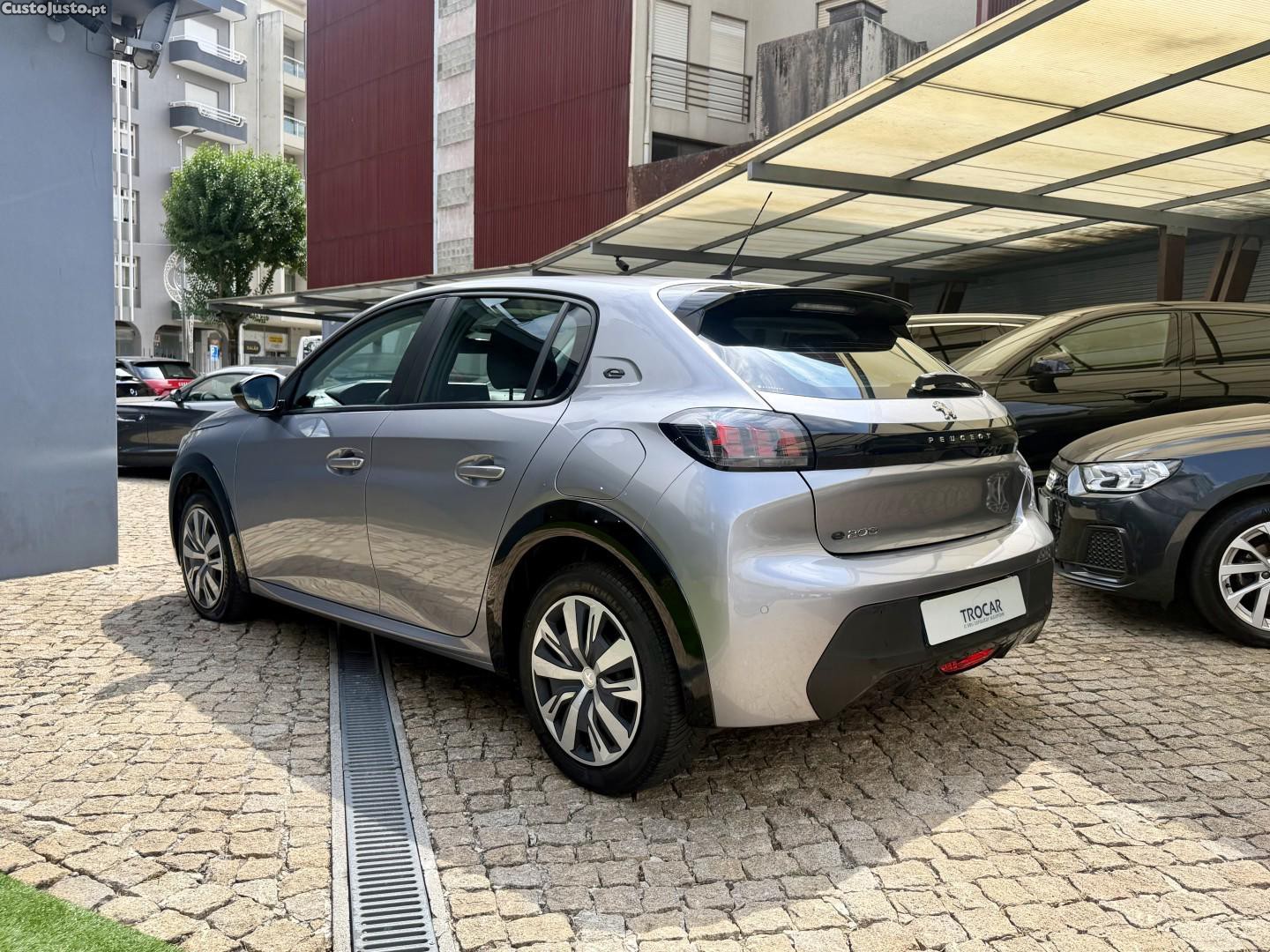 Peugeot e-208 50 kWh Active Pack — fotografia 11