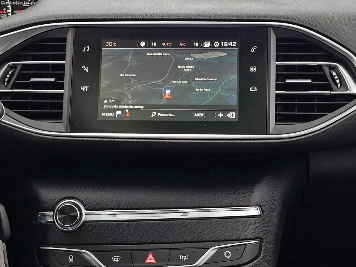 Peugeot 308 1.2 PureTech Allure — fotografia 11