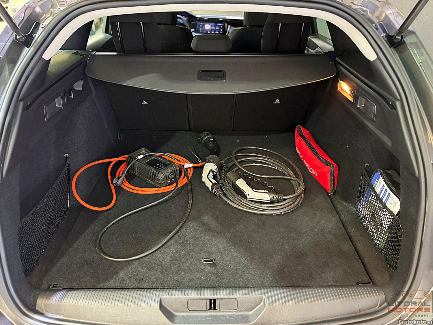 Peugeot 308 SW 1.6 Hybrid Allure e-EAT8 — fotografia 16