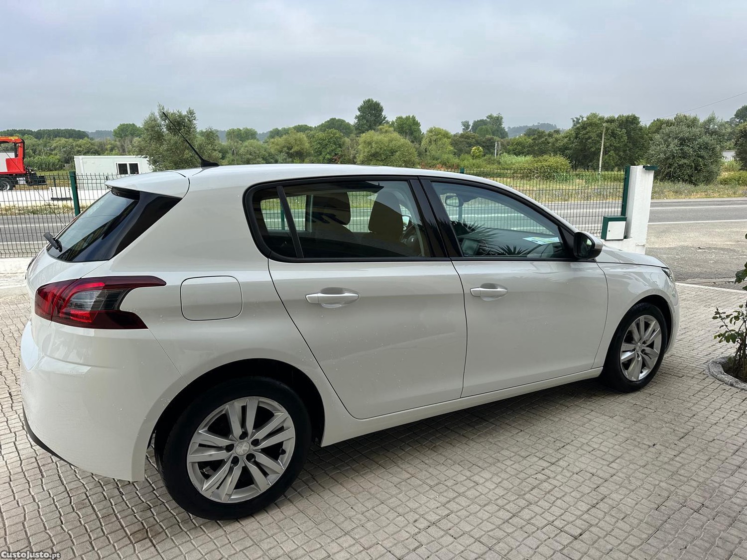 Peugeot 308 1.5 BlueHDi Style — fotografia 13