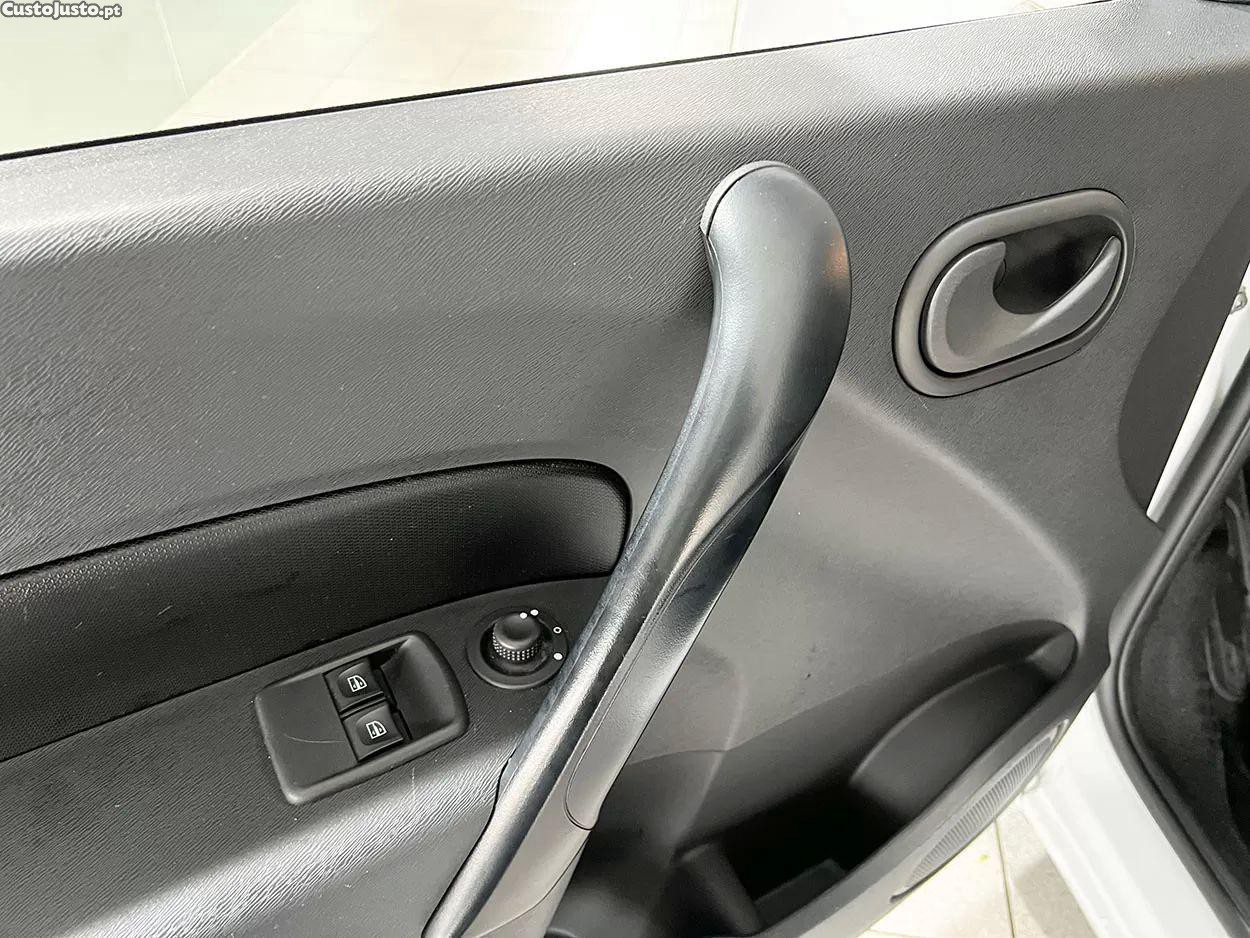 Renault Kangoo Z.e. 33 — fotografia 2