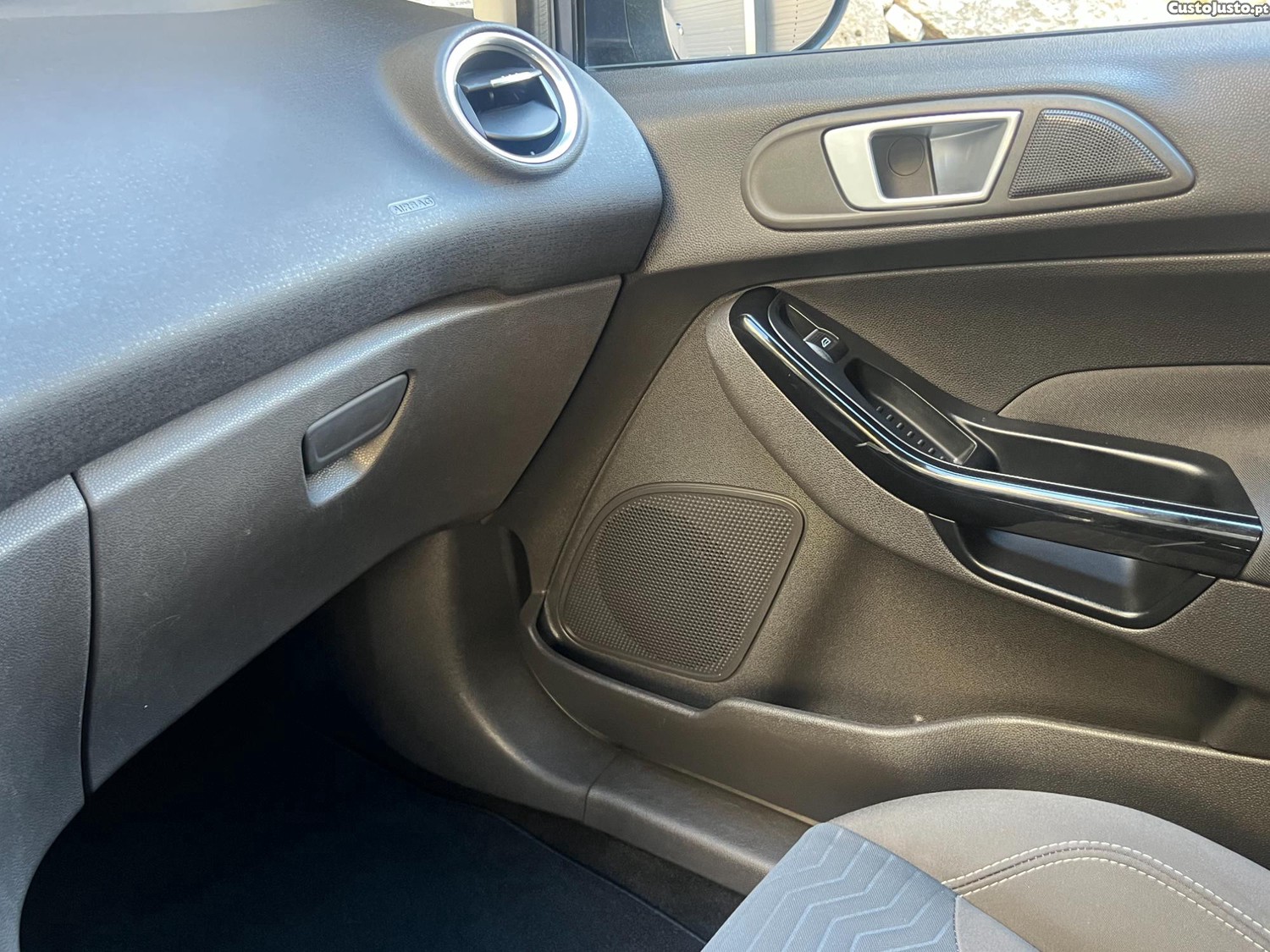 Ford Fiesta Ti-VCT Titanium — fotografia 7