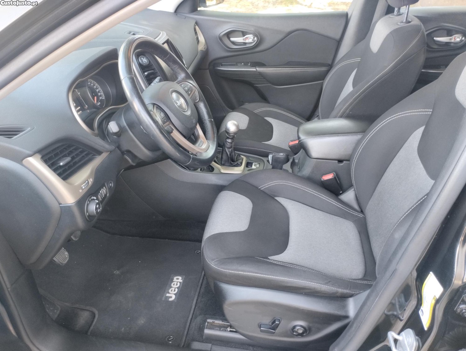 Jeep Cherokee 2.0 MJD LONGITUDE - NACIONAL - C/ GARANTIA - "C/ Gancho de Reboque" — fotografia 12