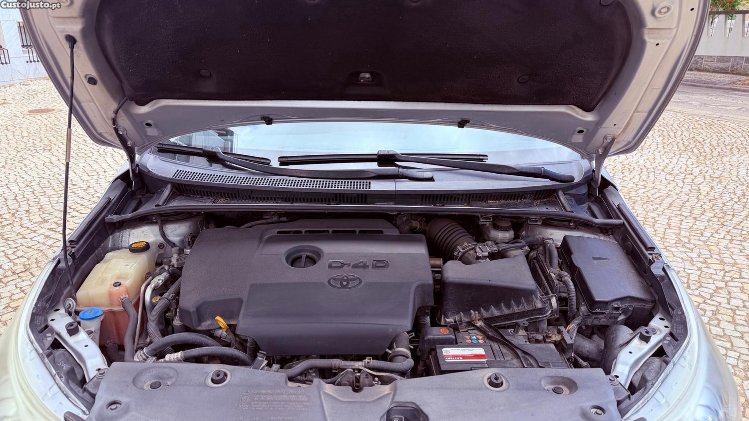 Toyota Avensis SW 2.0D LUXURY+GPS — fotografia 3