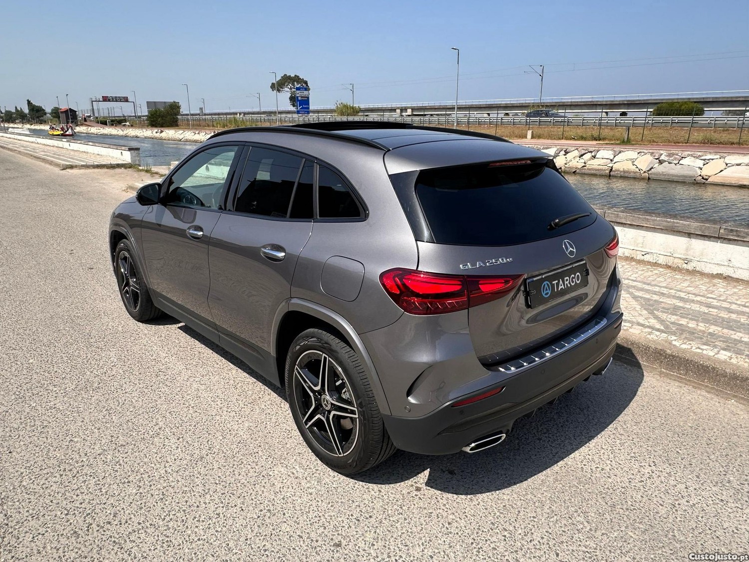 Mercedes-Benz GLA 250 e AMG Line — fotografia 11