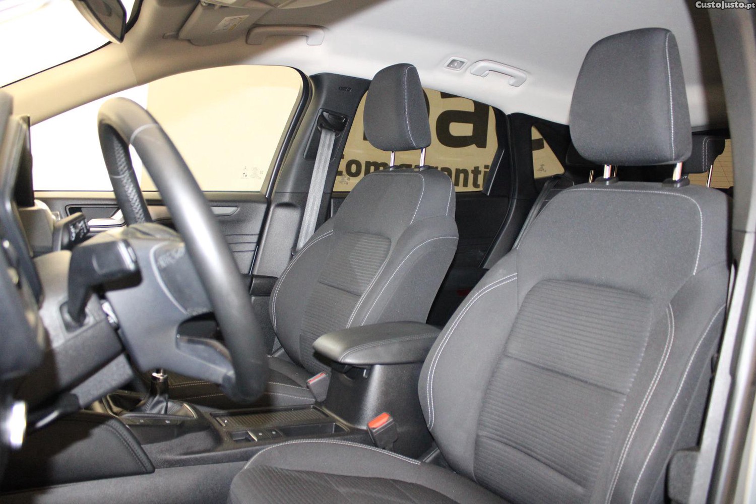 Ford Kuga 1.5 TDCI ECOBLUE TITANIUM — fotografia 9