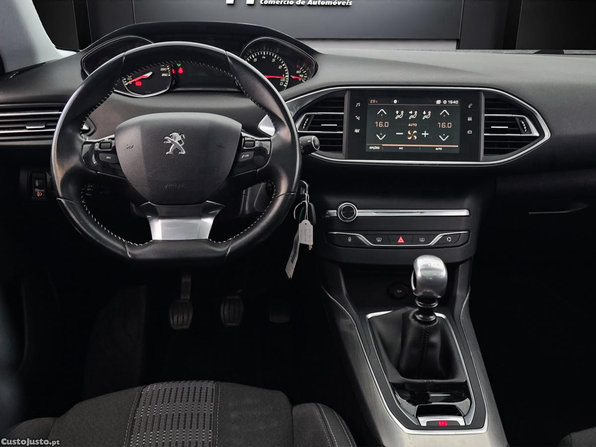 Peugeot 308 1.2 PureTech Allure — fotografia 14