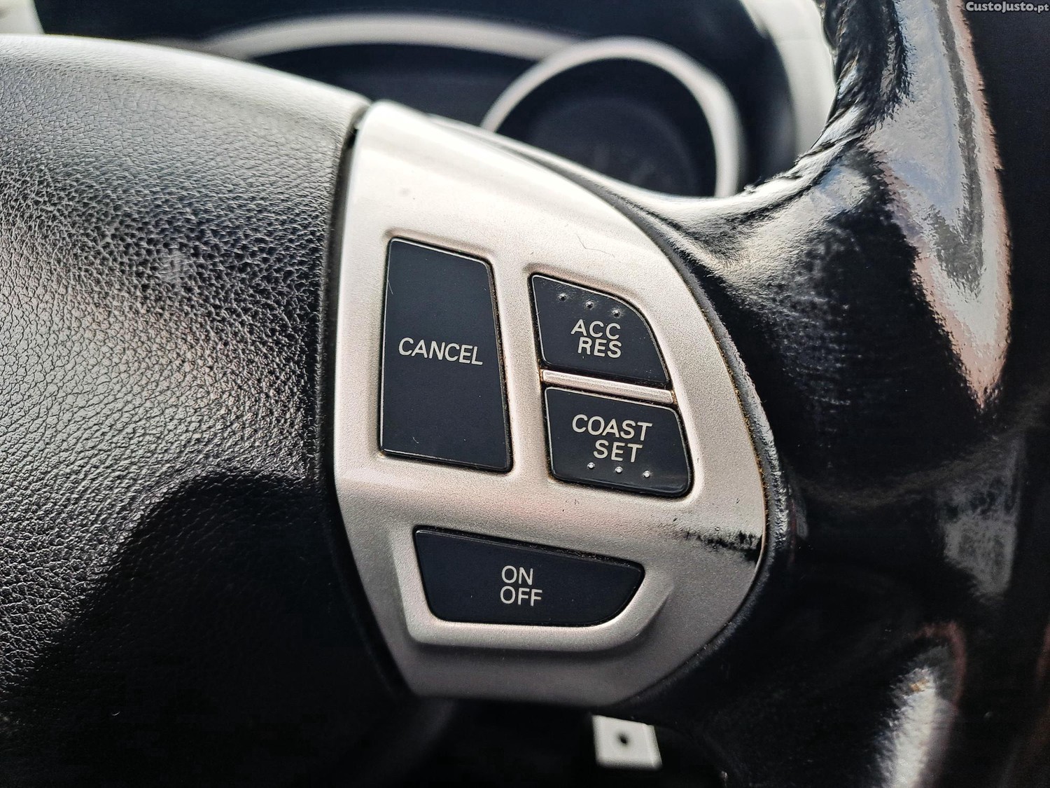 Mitsubishi Outlander 2.4 MIVEC 170CV GASOLINA 2011 — fotografia 5