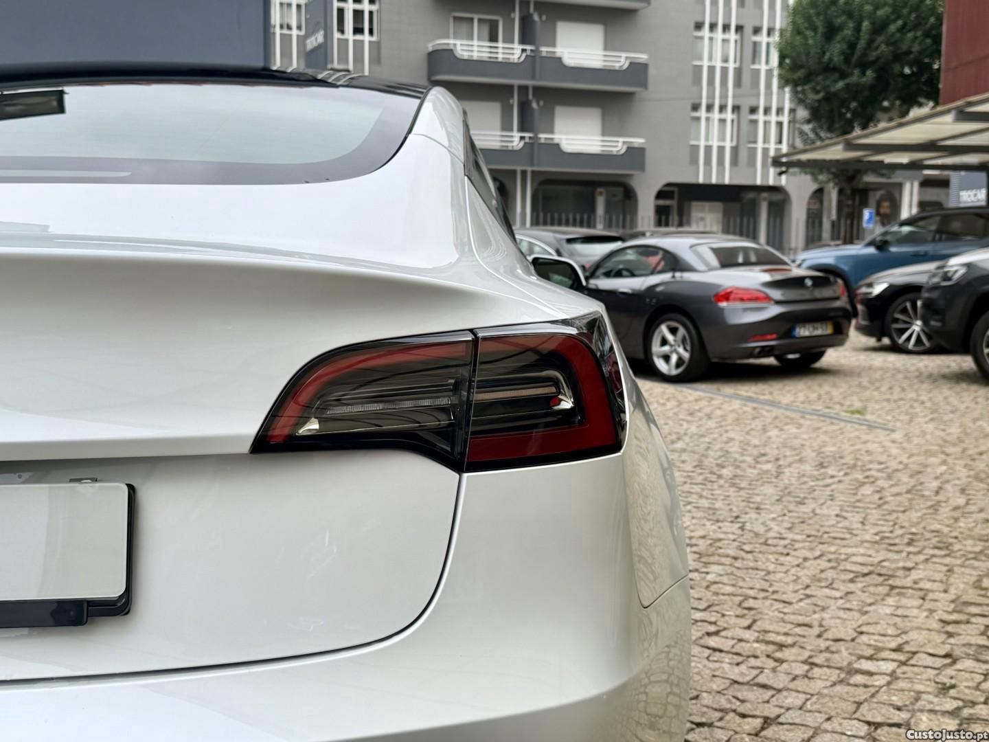 Tesla Model 3 Standard Range Plus RWD — fotografia 3