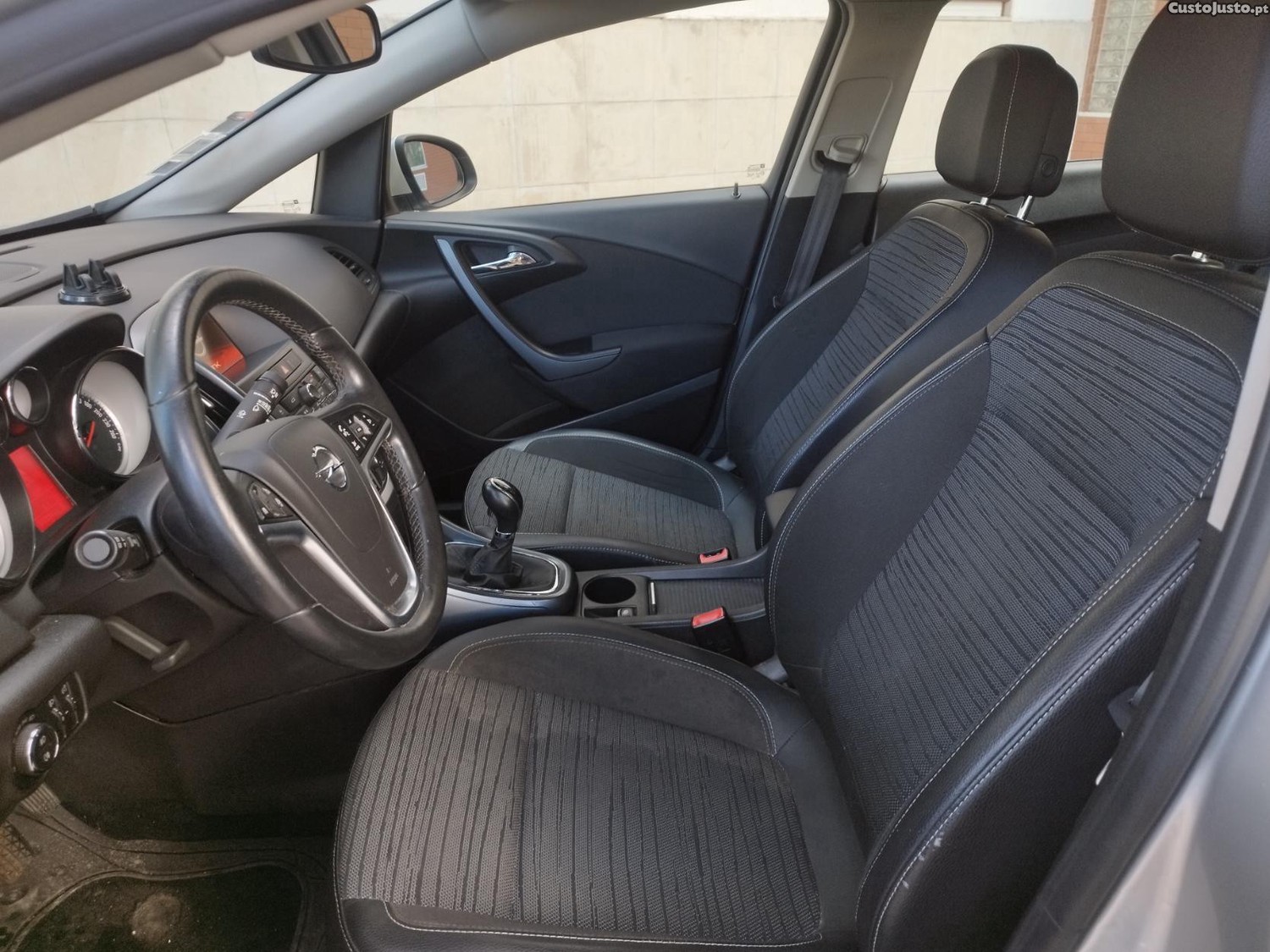 Opel Astra 1.4 — fotografia 4