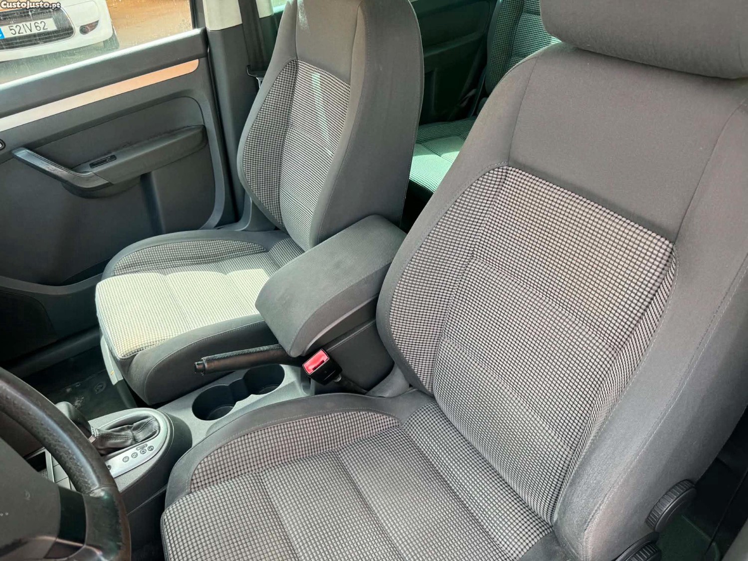 Volkswagen Touran 1.9 TDI DSG 7L — fotografia 4