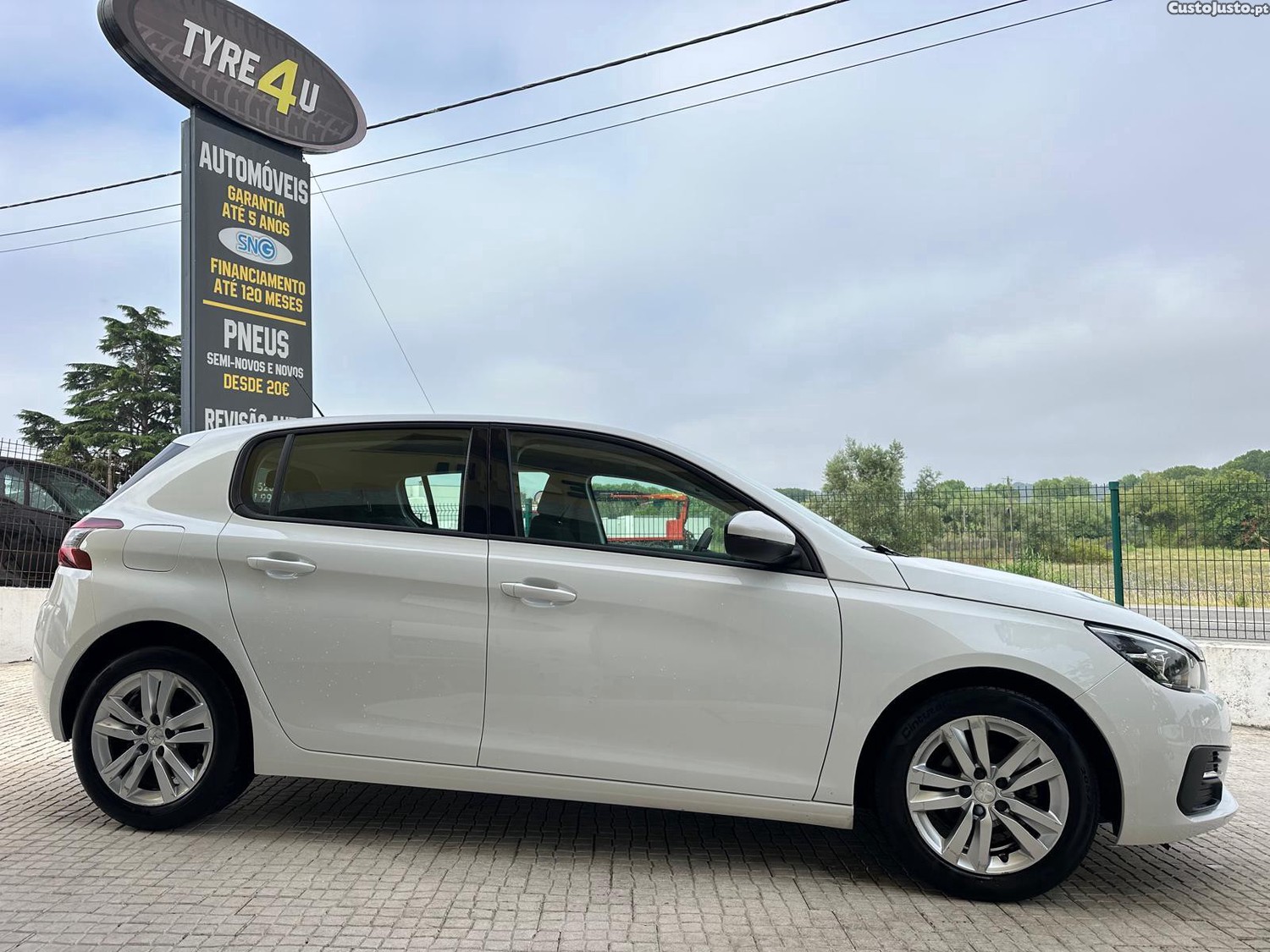 Peugeot 308 1.5 BlueHDi Style — fotografia 12