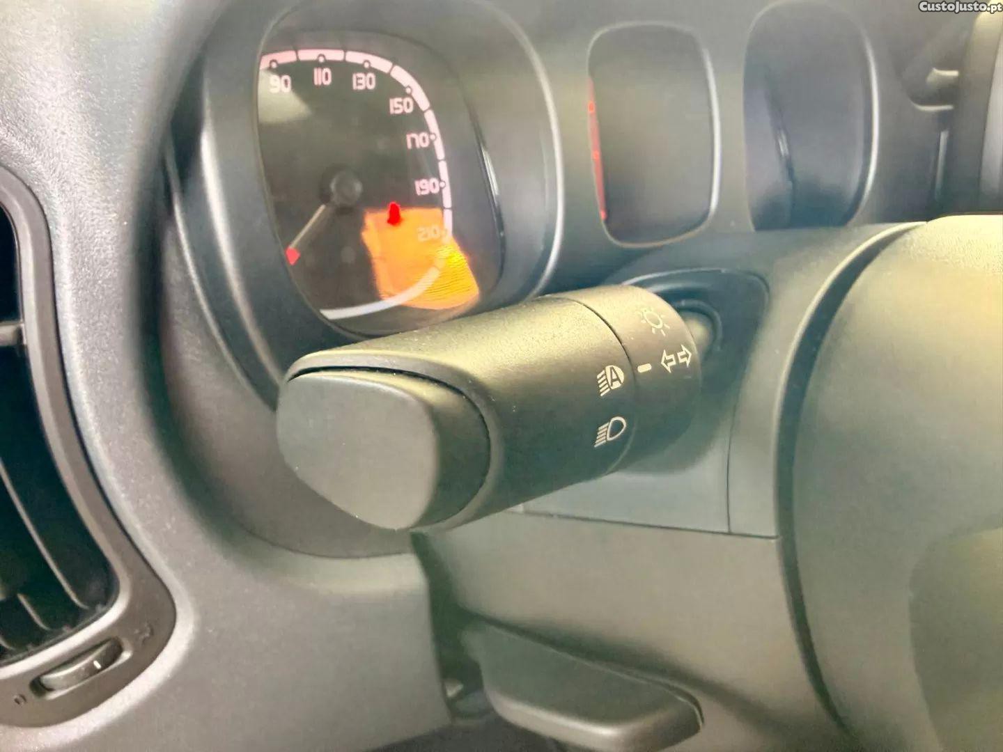 Fiat Panda 1.0 hybrid city cross — fotografia 2