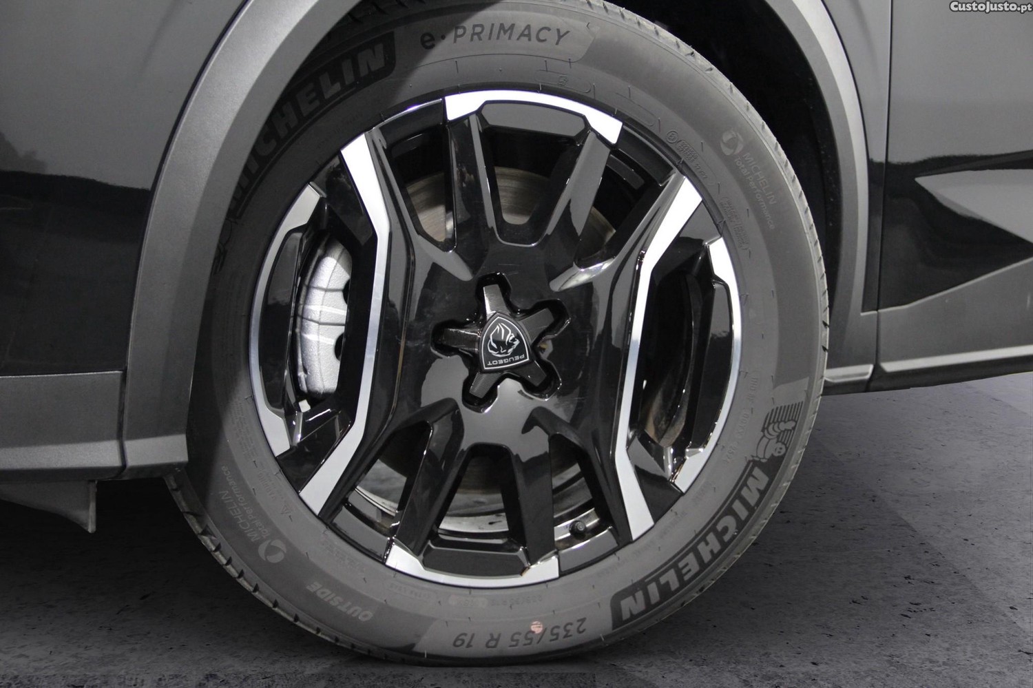 Peugeot e-3008 73 kWh Allure — fotografia 2