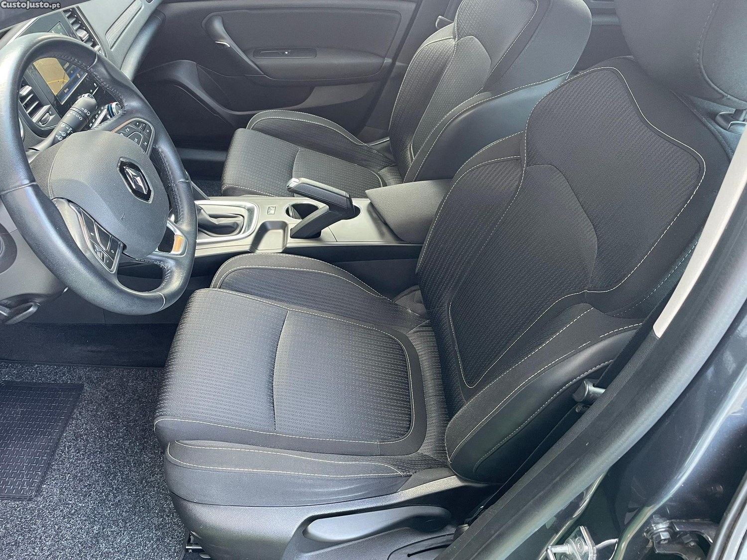 Renault Mégane 1.5 Blue dCi Limited EDC — fotografia 10