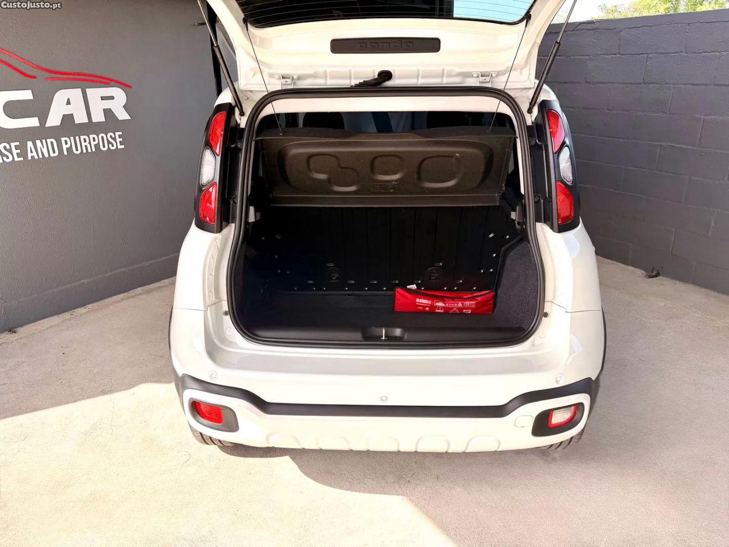 Fiat Panda 1.0 hybrid city cross — fotografia 12