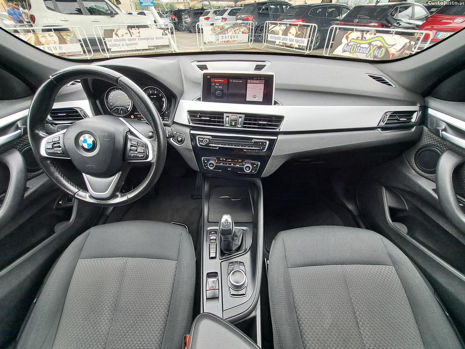 BMW X1 25 e xDrive Corporate Edition — fotografia 12