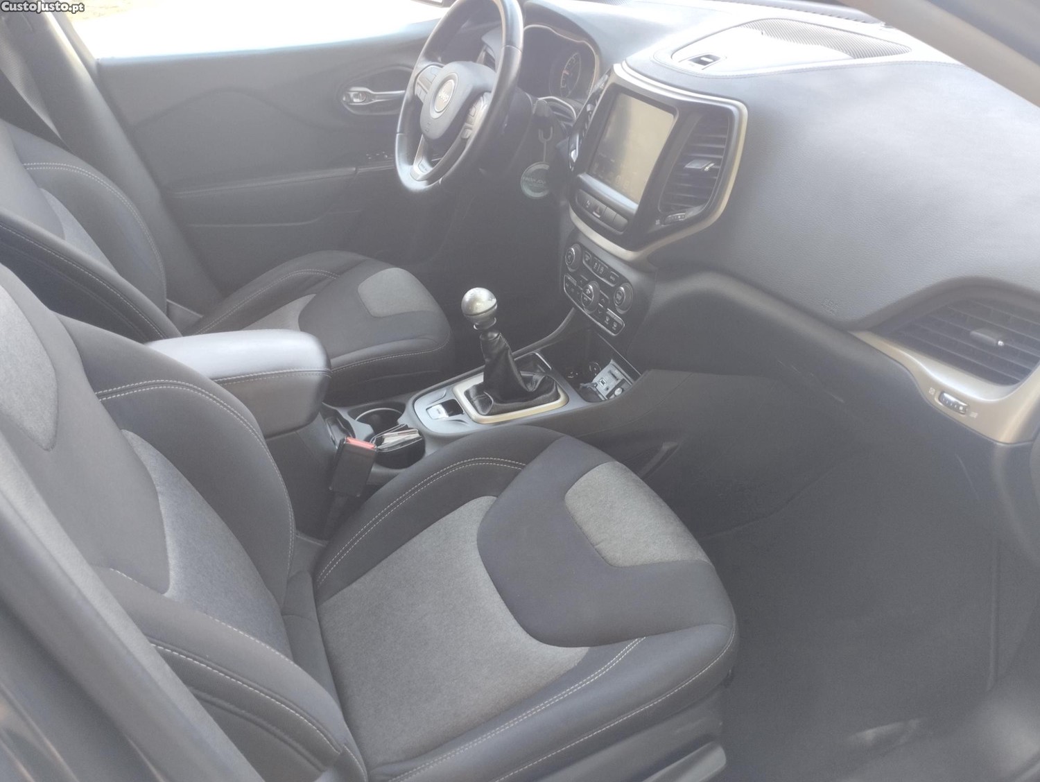 Jeep Cherokee 2.0 MJD LONGITUDE - NACIONAL - C/ GARANTIA - "C/ Gancho de Reboque" — fotografia 15