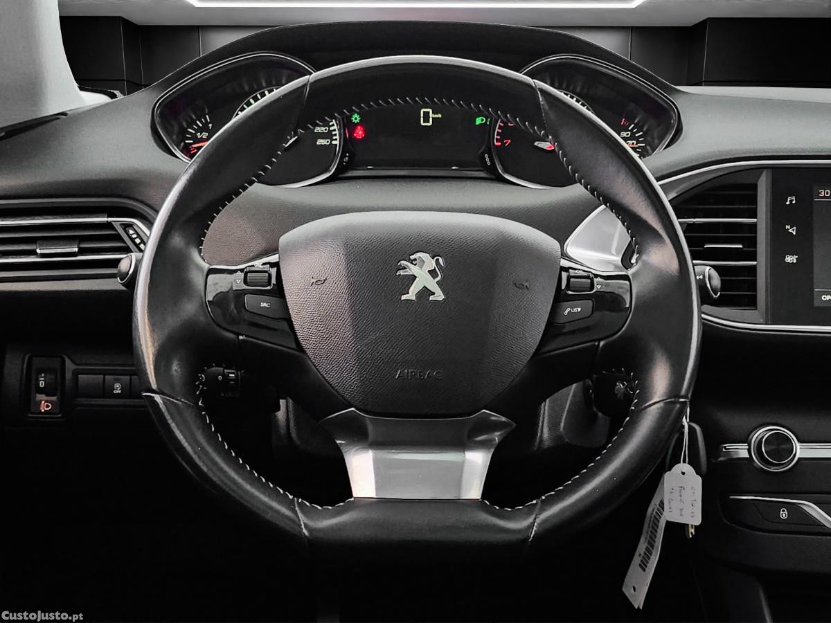 Peugeot 308 1.2 PureTech Allure — fotografia 13