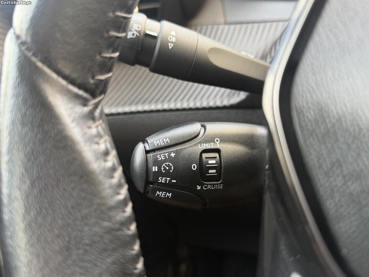 Peugeot e-208 50 kWh Active Pack — fotografia 4