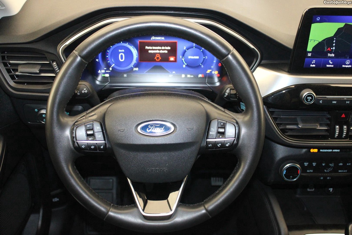 Ford Kuga 1.5 TDCI ECOBLUE TITANIUM — fotografia 27