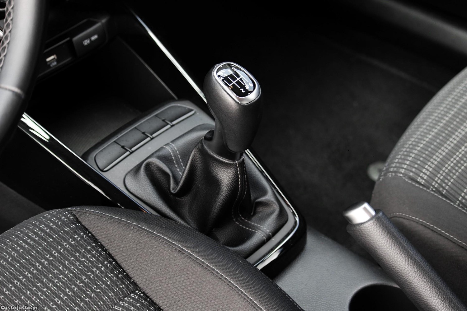 Kia Stonic 1.0 T-GDi Drive — fotografia 17