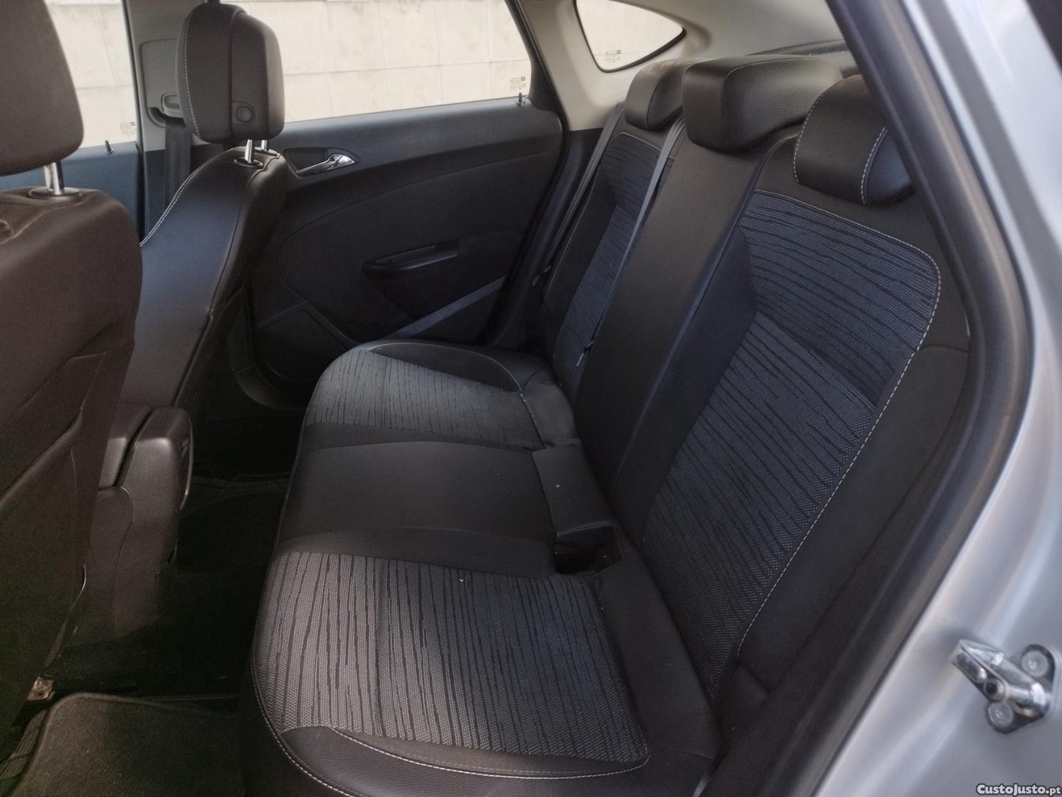 Opel Astra 1.4 — fotografia 3