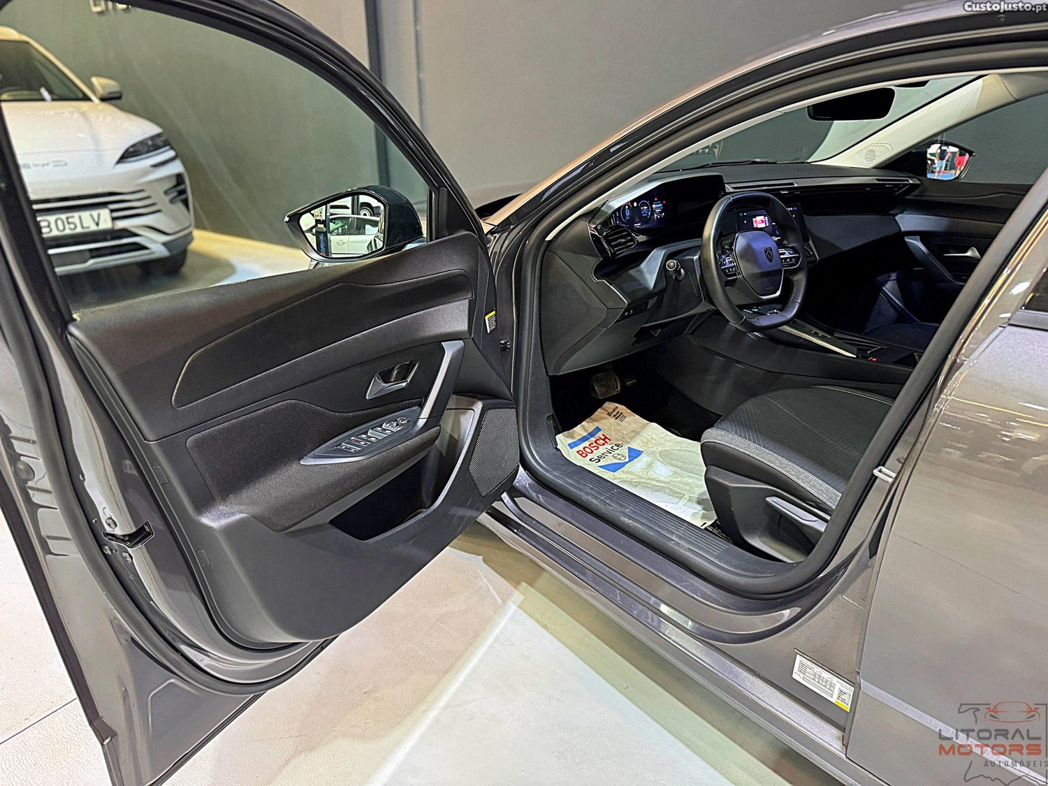 Peugeot 308 SW 1.6 Hybrid Allure e-EAT8 — fotografia 13