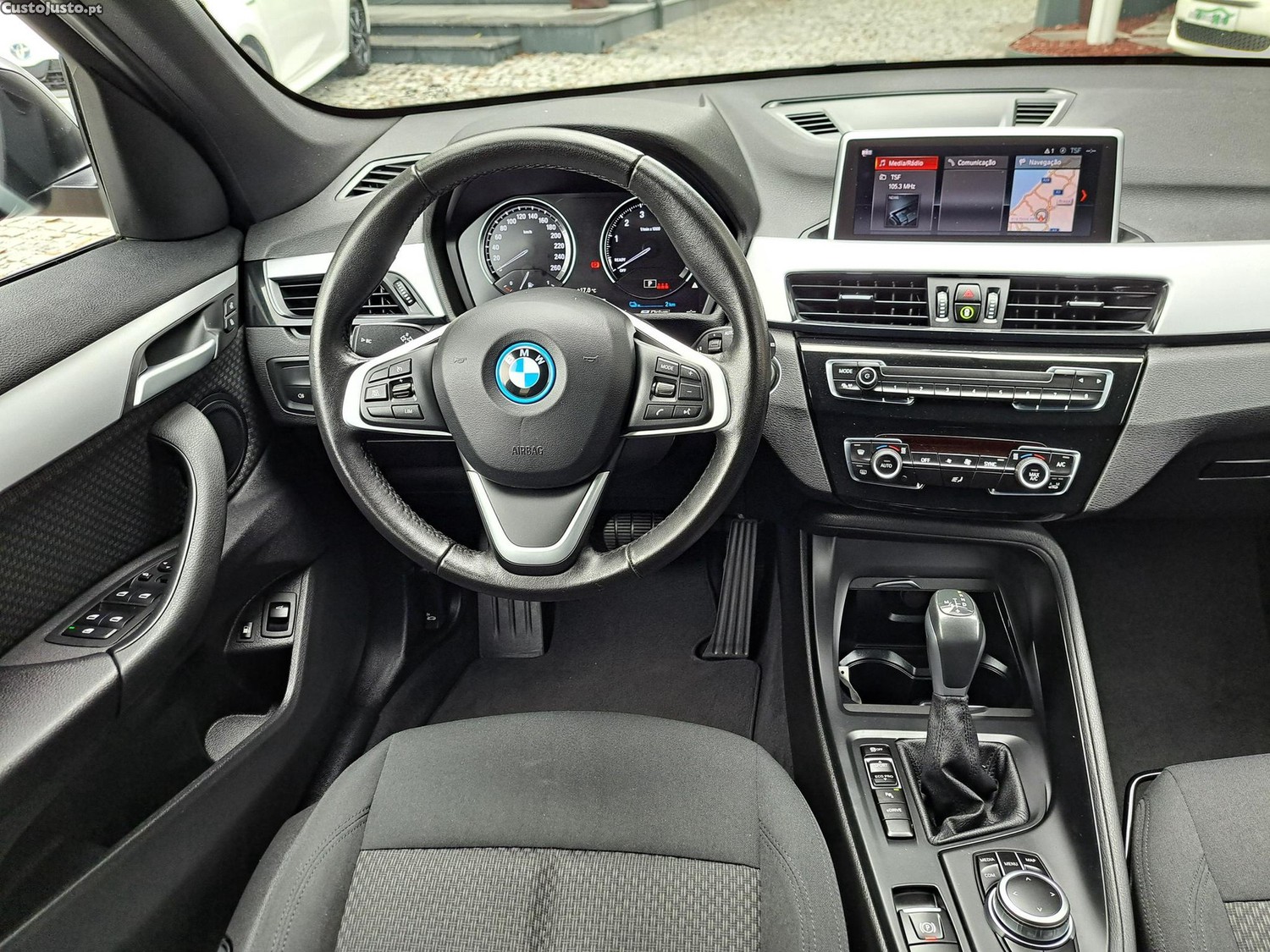 BMW X1 25 e xDrive Corporate Edition — fotografia 18