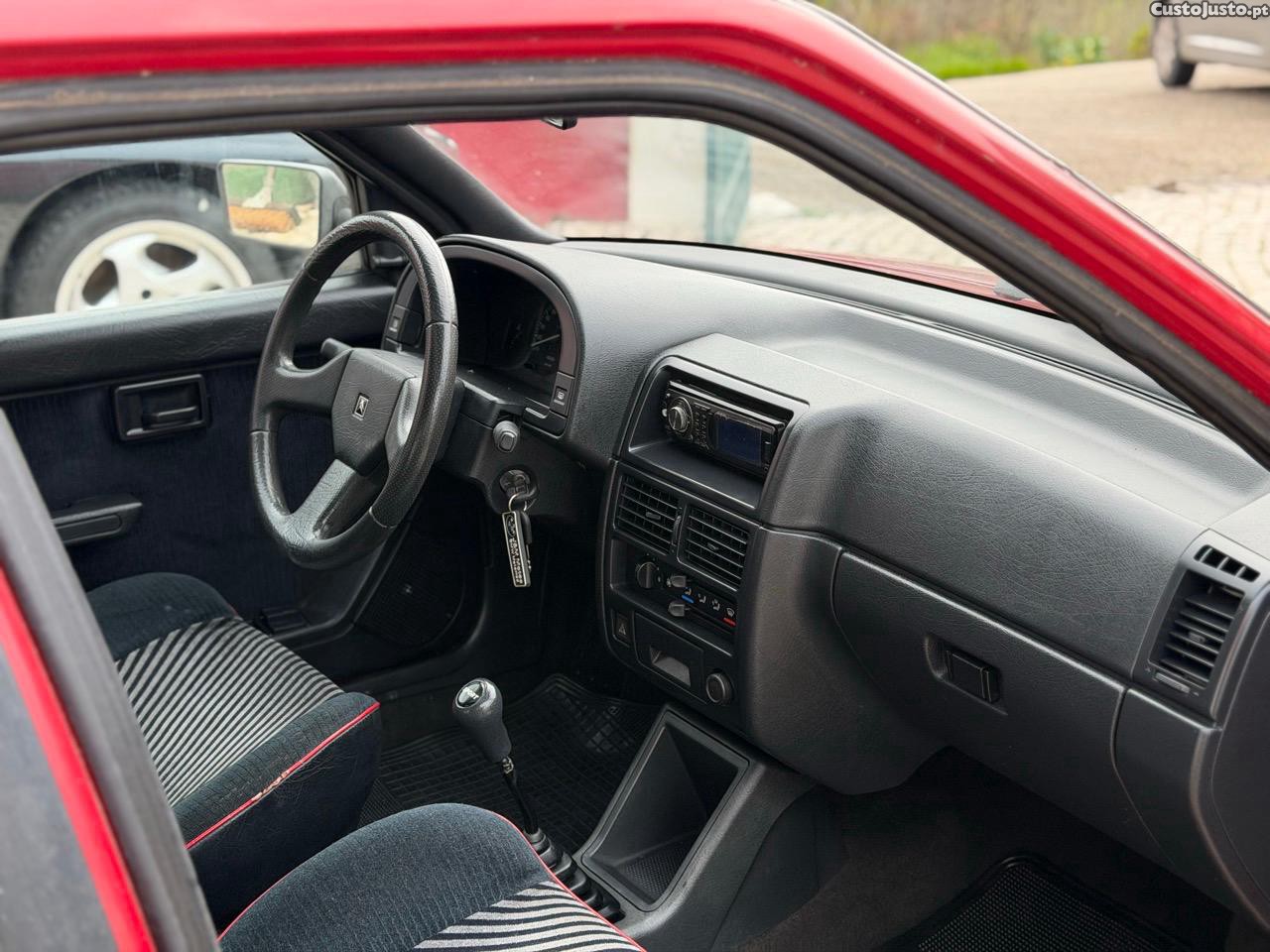 Citroën AX GT — fotografia 3