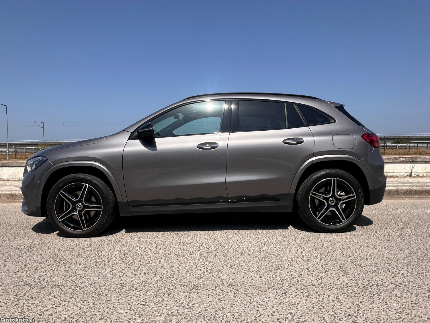Mercedes-Benz GLA 250 e AMG Line — fotografia 13